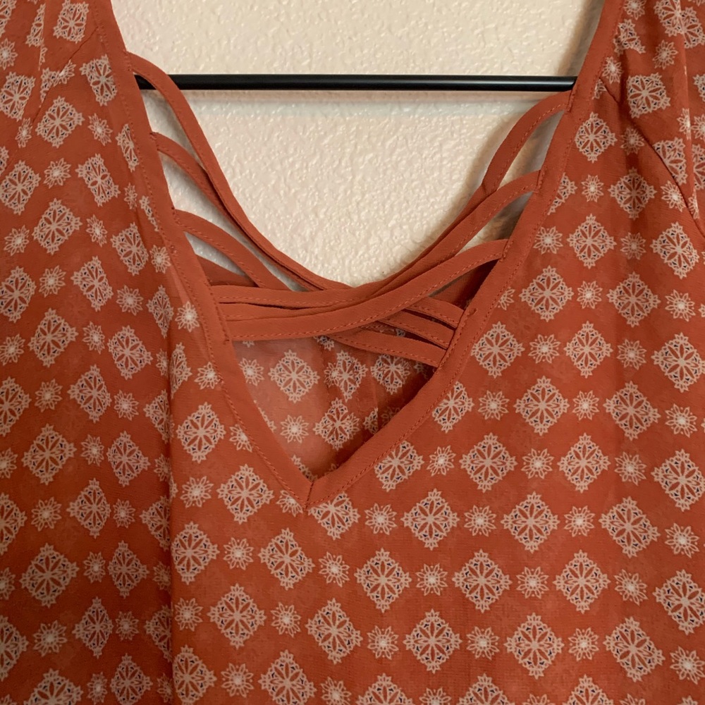 Patterned Top - Picture 2 of 2